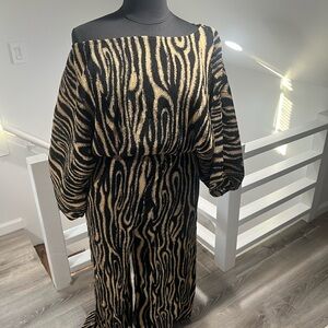 Elegant Black and Gold swirl Print matching set